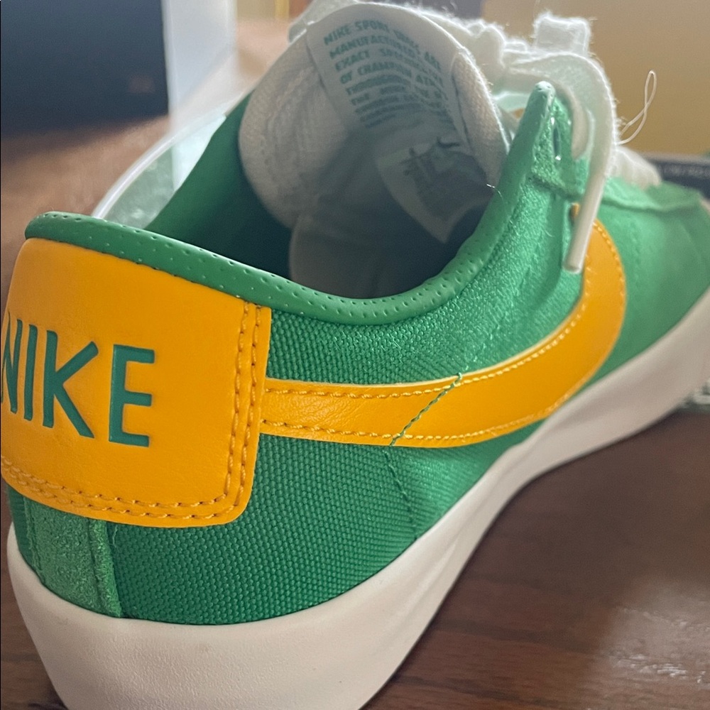 Nike Unisex Sneakers in Green and Yellow/ 6 Men’s or 7.5 Women’s - Picture 9 of 16